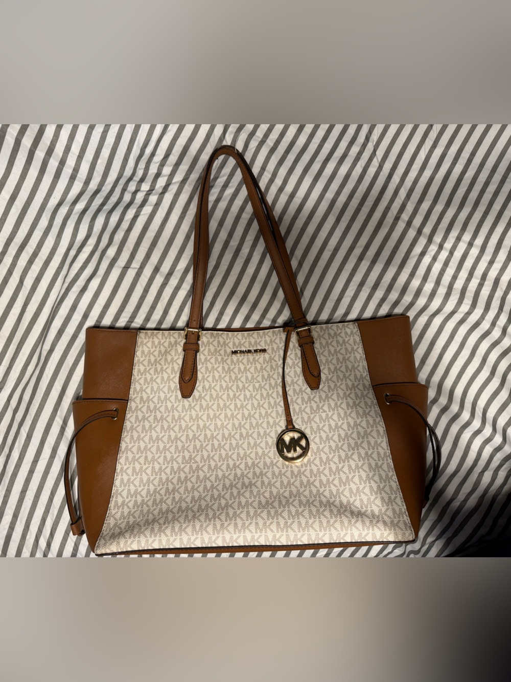 Michael Kors Matching Tote & Wallet Set 🤎